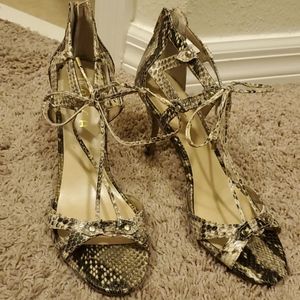 9.5 Unisa Heels 👠